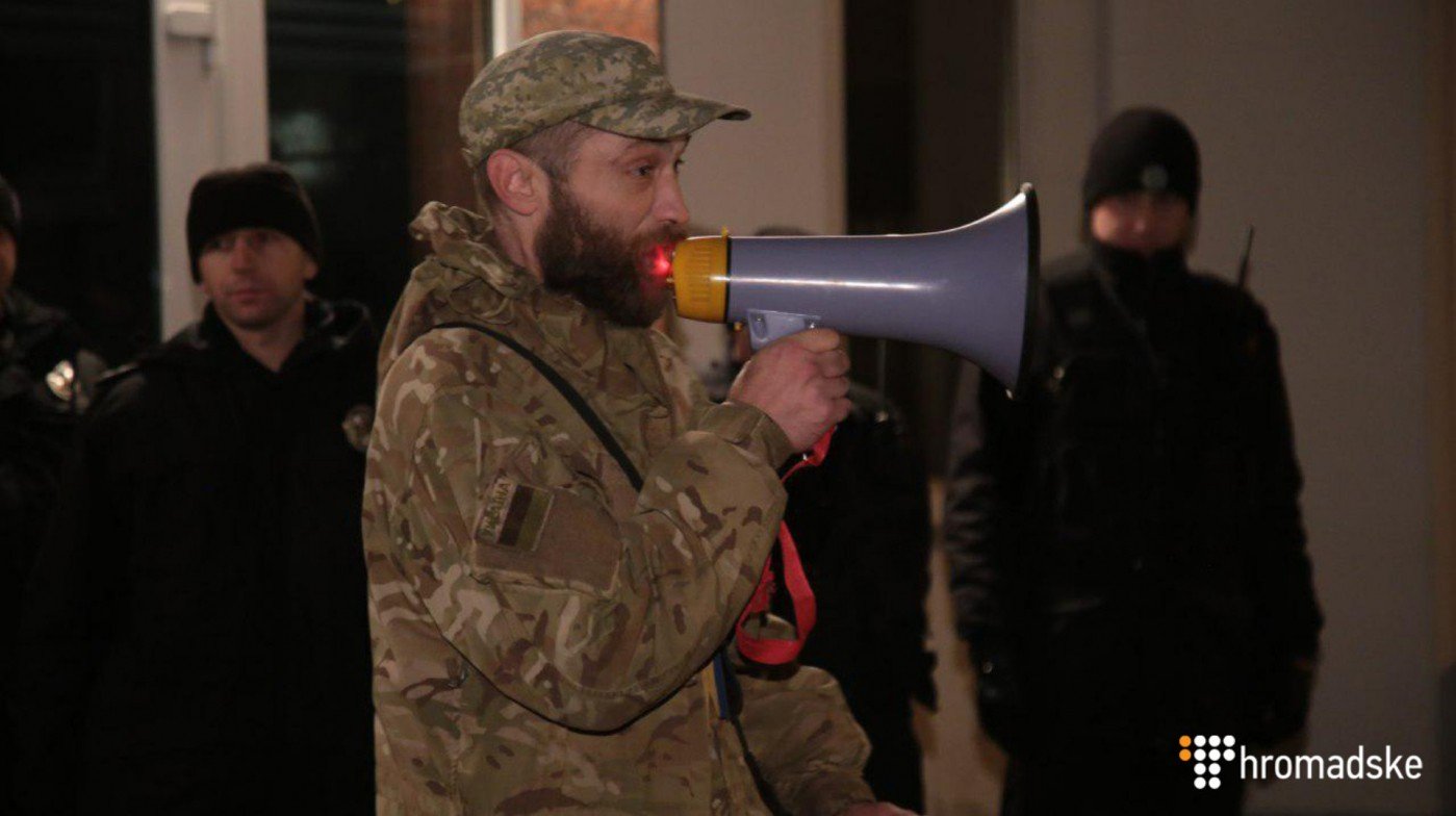 Представители ОУН пришли под здание МВД из-за задержания экс-бойцов Донбасса