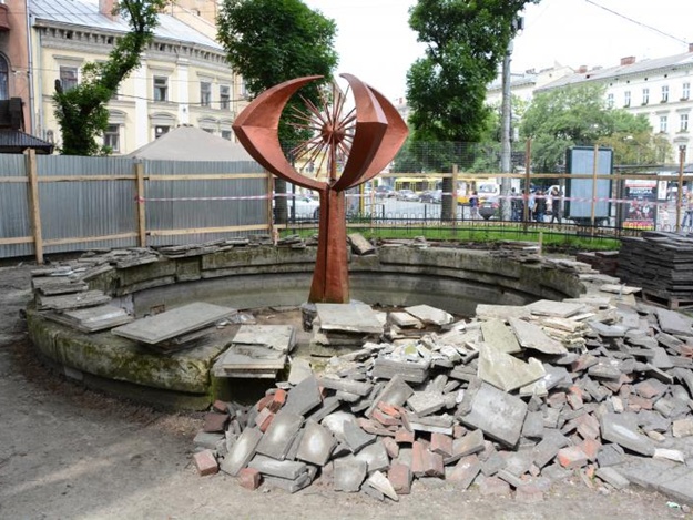 Прекрасна новина: квіточки львівського фонтану Кульбаба збережуть