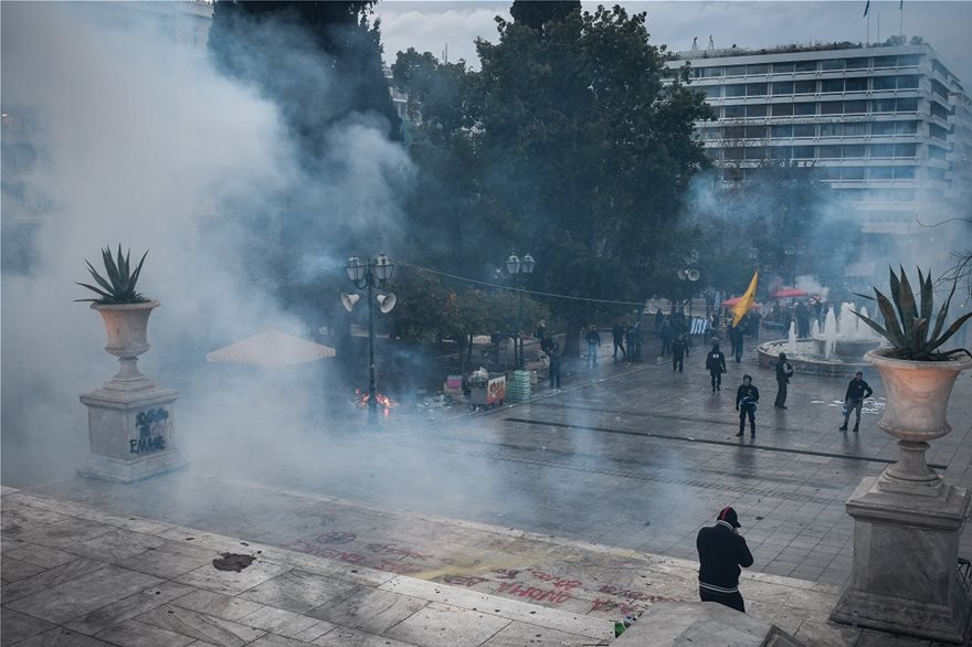 Протесты в Афинах против соглашения с Македонией: десятки пострадавших, 7 задержанных