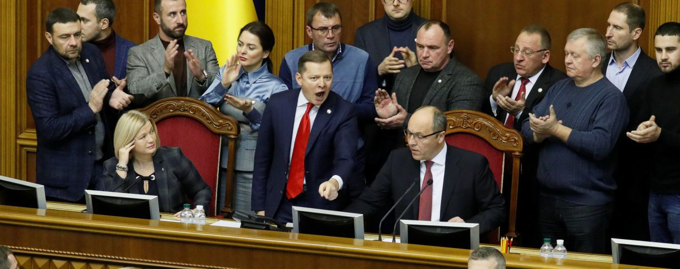 Рада поддержала введение военного положения. Хронология событий