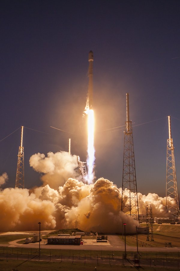 С пятой попытки SpaceX запустила ракету Falcon 9 со спутником связи