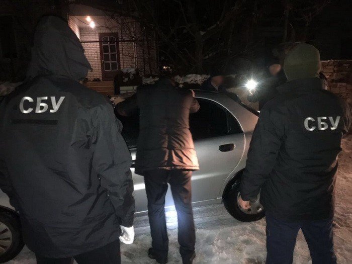 СБУ задержала на взятке полицейского и заместителя руководителя местной прокуратуры в Винницкой области