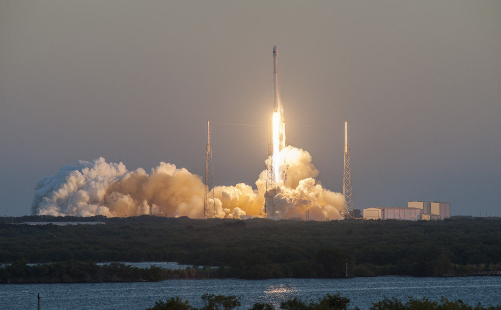 SpaceX вывела на орбиту 60 интернет-спутников
