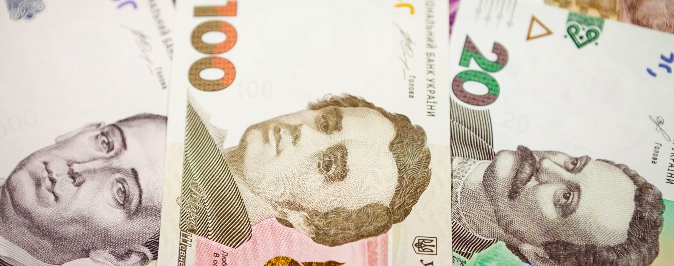 Средняя зарплата в Украине за месяц снизилась на 4%: где и в каких сферах зарабатывают больше всего