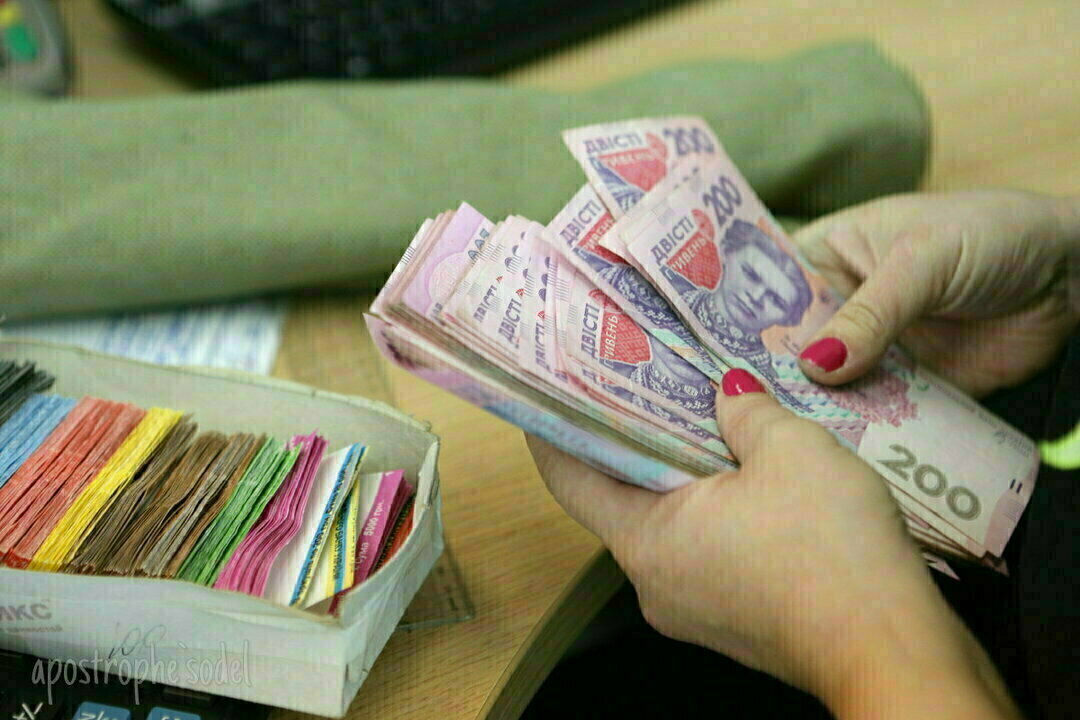 Средняя зарплата в Украине за три года выросла в 2 раза
