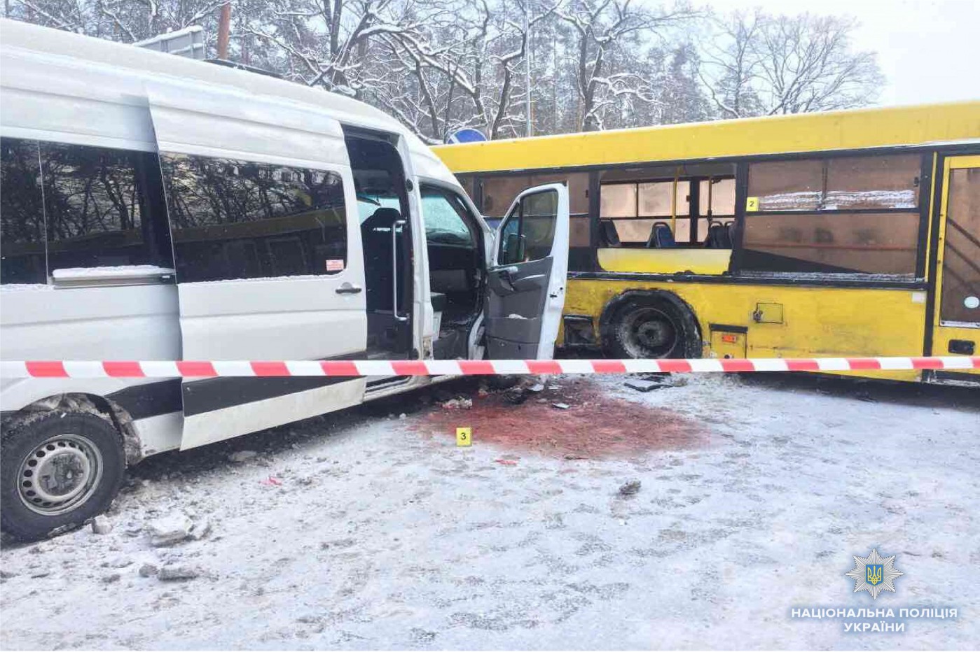 Столкновение автобуса с маршруткой под Киевом: Трое пострадавших госпитализированы