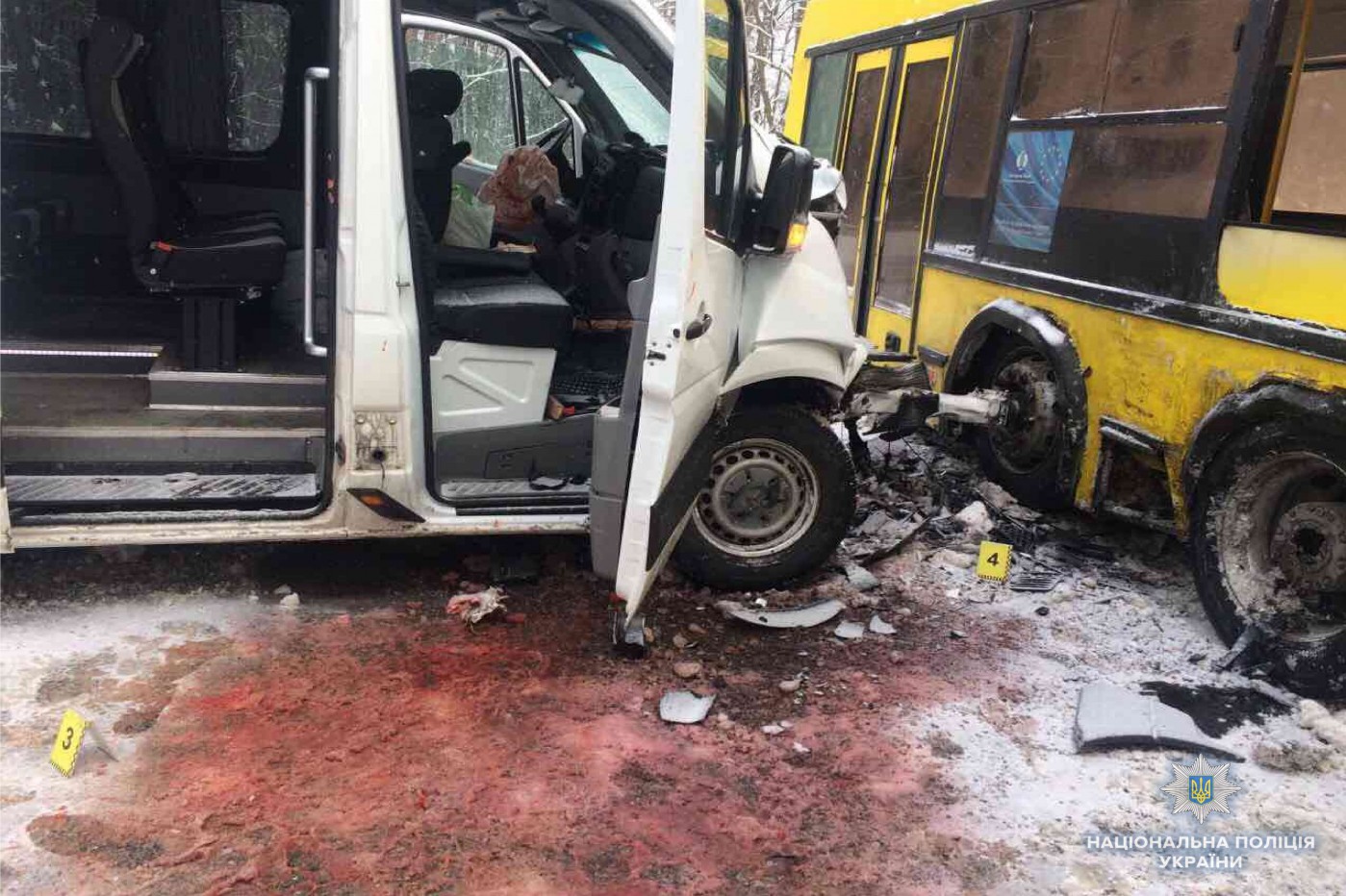 Столкновение автобуса с маршруткой под Киевом: Трое пострадавших госпитализированы