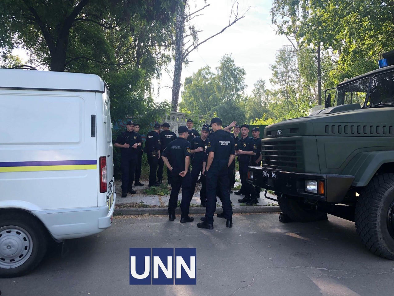 Суд избирает меру пресечения полицейским, подозреваемым в убийстве ребенка (ТРАНСЛЯЦИЯ, ФОТО)