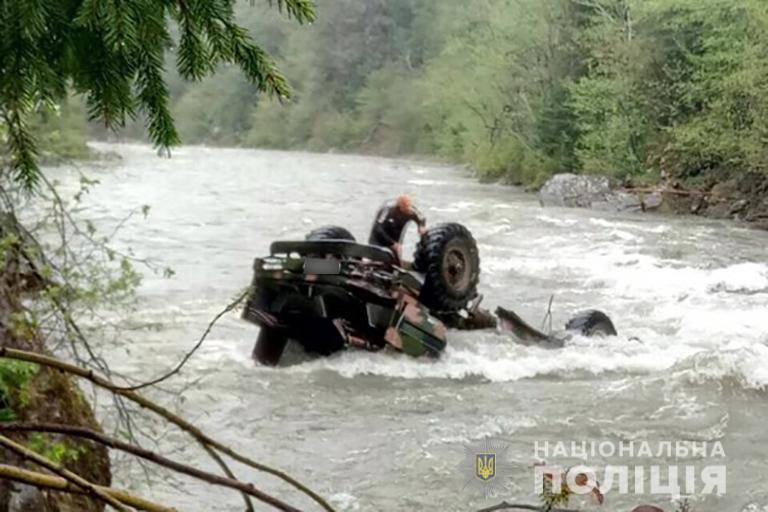 Трагедия в Карпатах: найдены все туристы из Беларуси, упавшие в реку с 30-метрового обрыва (ФОТО, ВИДЕО)