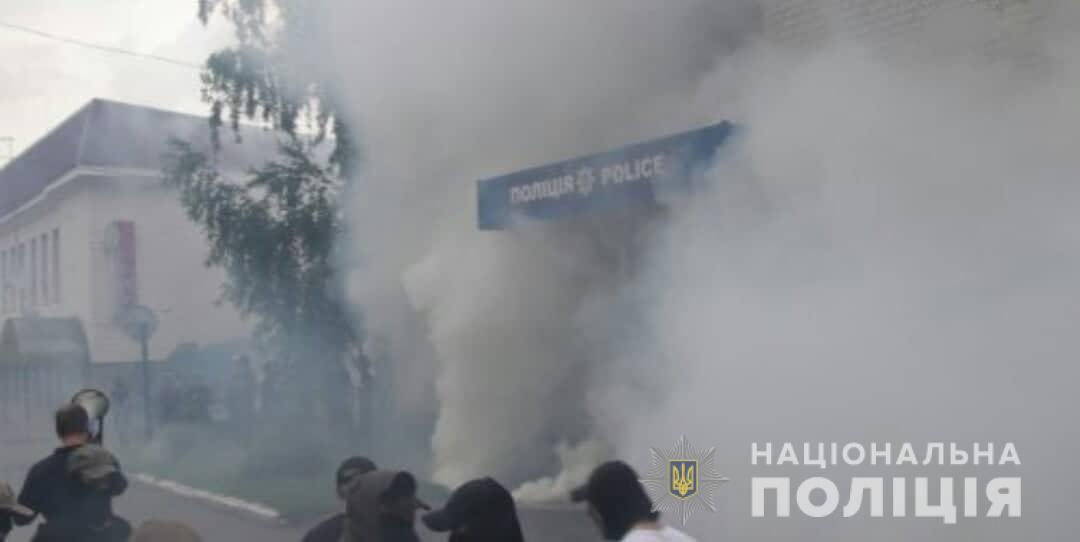 Убийство ребенка: полиция завела дело после акции протеста в Переяслав-Хмельницком (ФОТО, ВИДЕО)