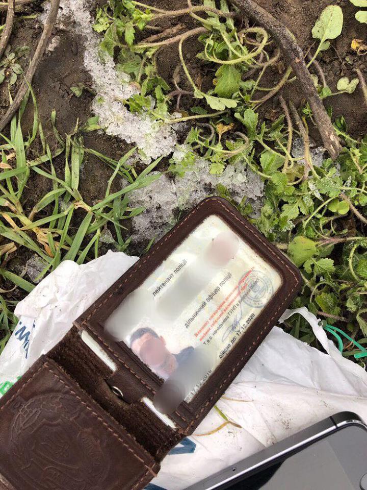 Угрожал обвинить в сбыте наркотиков: В Киевской обл. за вымогательство взятки в 100 тыс. грн задержали полицейского