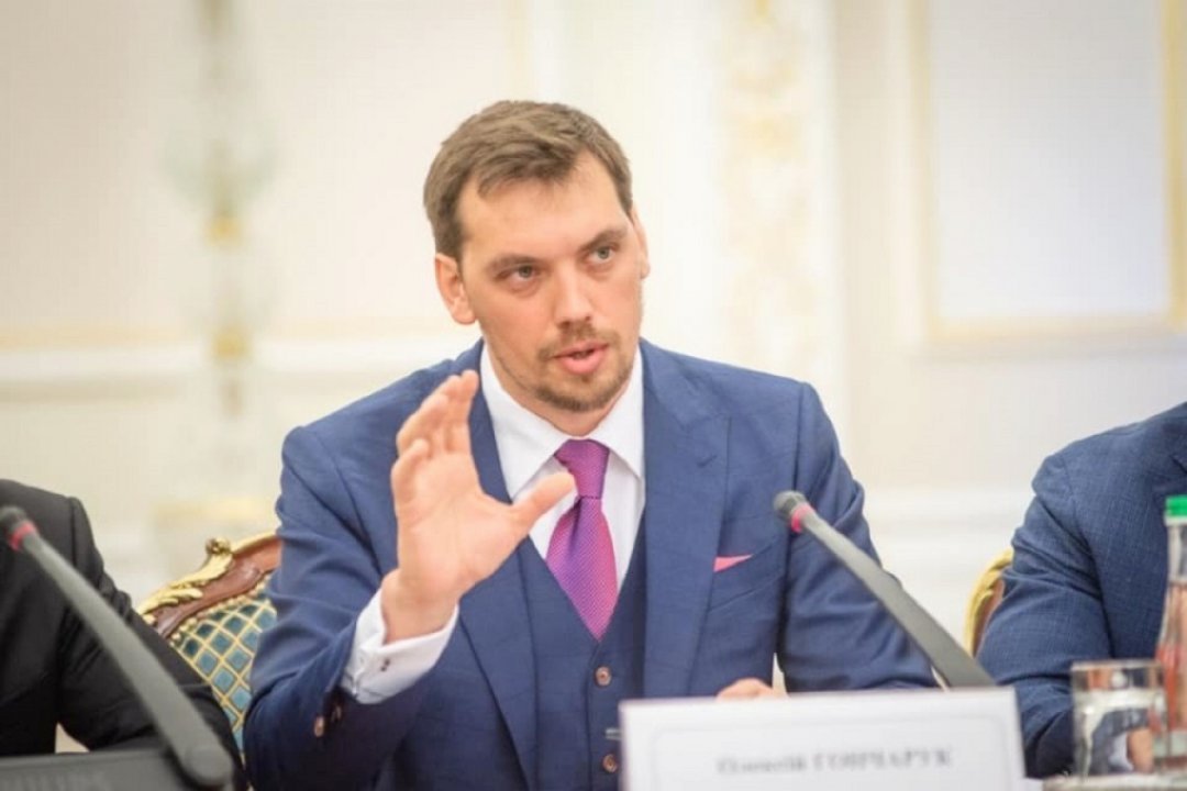 Украина будет отдавать на погашение долгов каждую третью гривню — Гончарук