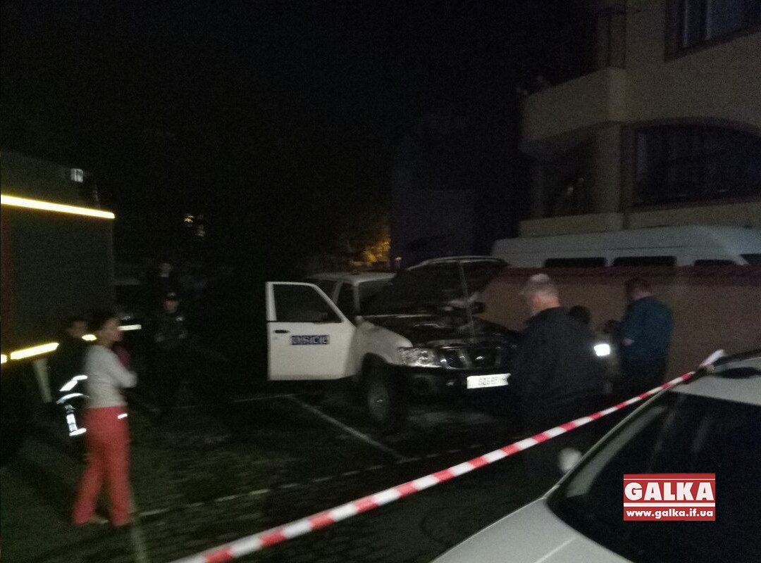 В центре Ивано-Франковска подожгли машину ОБСЕ