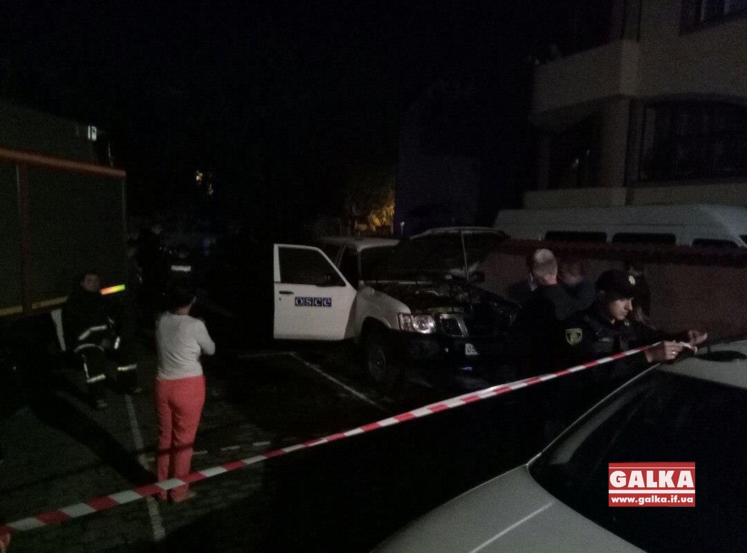 В центре Ивано-Франковска подожгли машину ОБСЕ