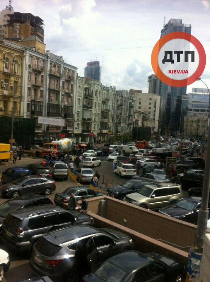 В центре Киева из-за акции протеста перекрыта улица Бассейная
