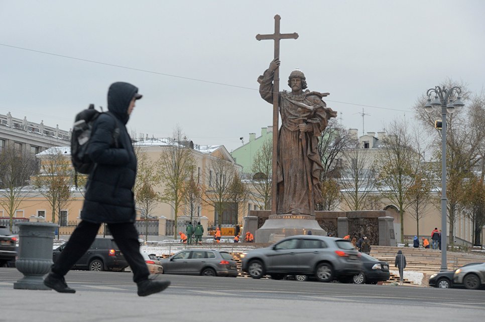 В центре Москвы открыли памятник князю Владимиру