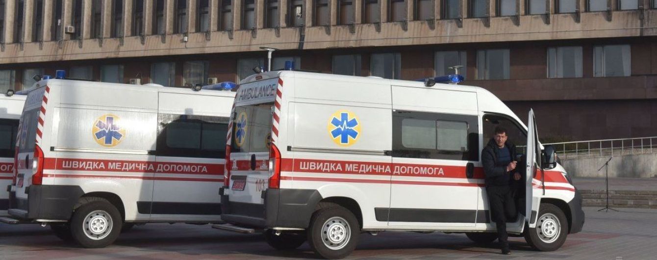 В Черкассах из-за отравления неизвестным веществом массово госпитализировали жителей многоэтажки