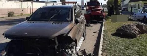 В Черкассах из-за отравления неизвестным веществом массово госпитализировали жителей многоэтажки