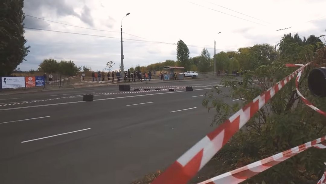 В Черкассах на соревнованиях авто влетело в толпу зрителей (ВИДЕО)