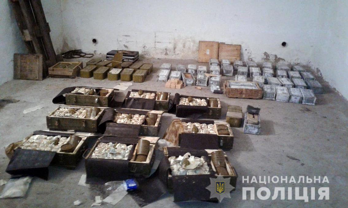 В Черниговской области бывший офицер хранил дома рекордный арсенал боеприпасов