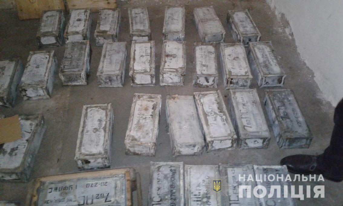 В Черниговской области бывший офицер хранил дома рекордный арсенал боеприпасов