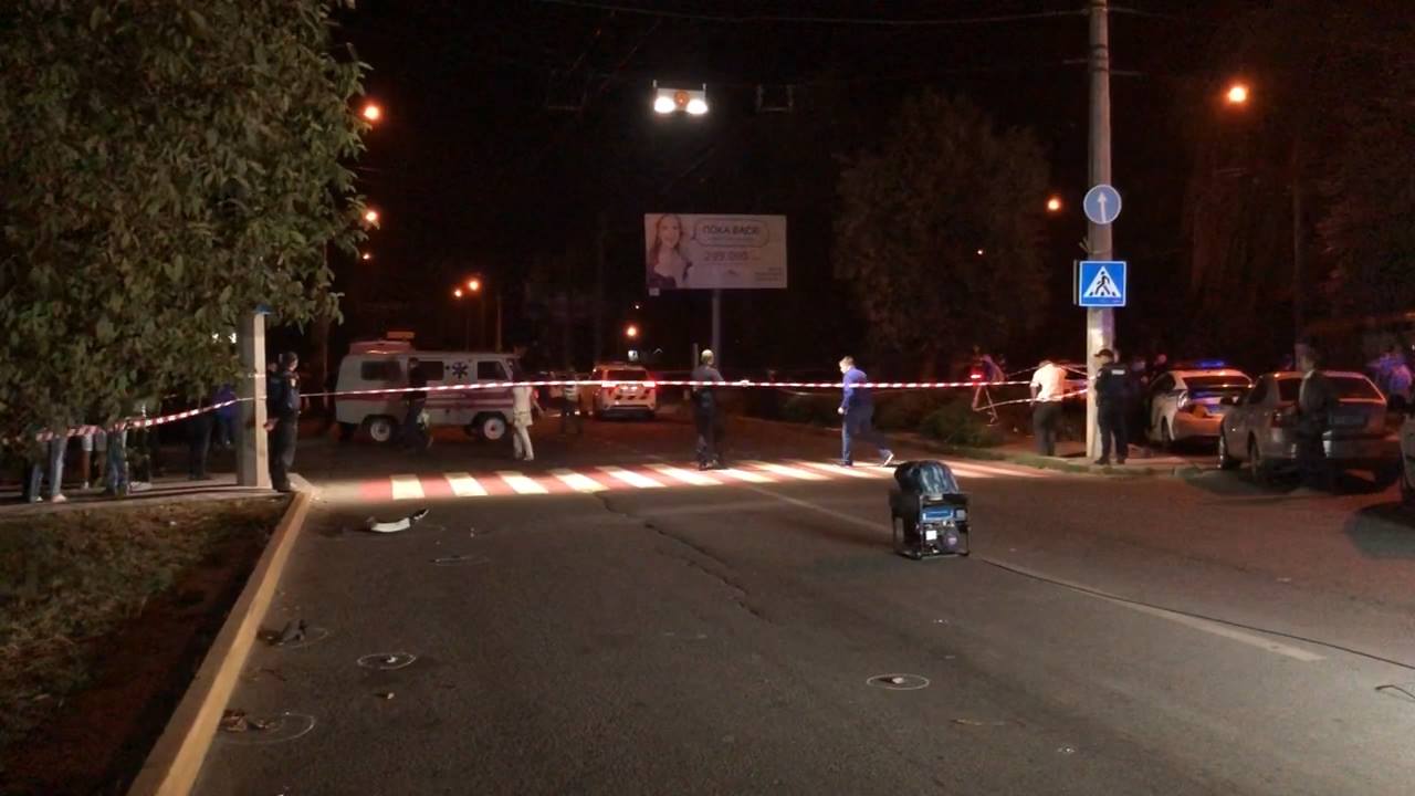 В Черновцах полицейский внедорожник сбил человека, пострадавший скончался на месте