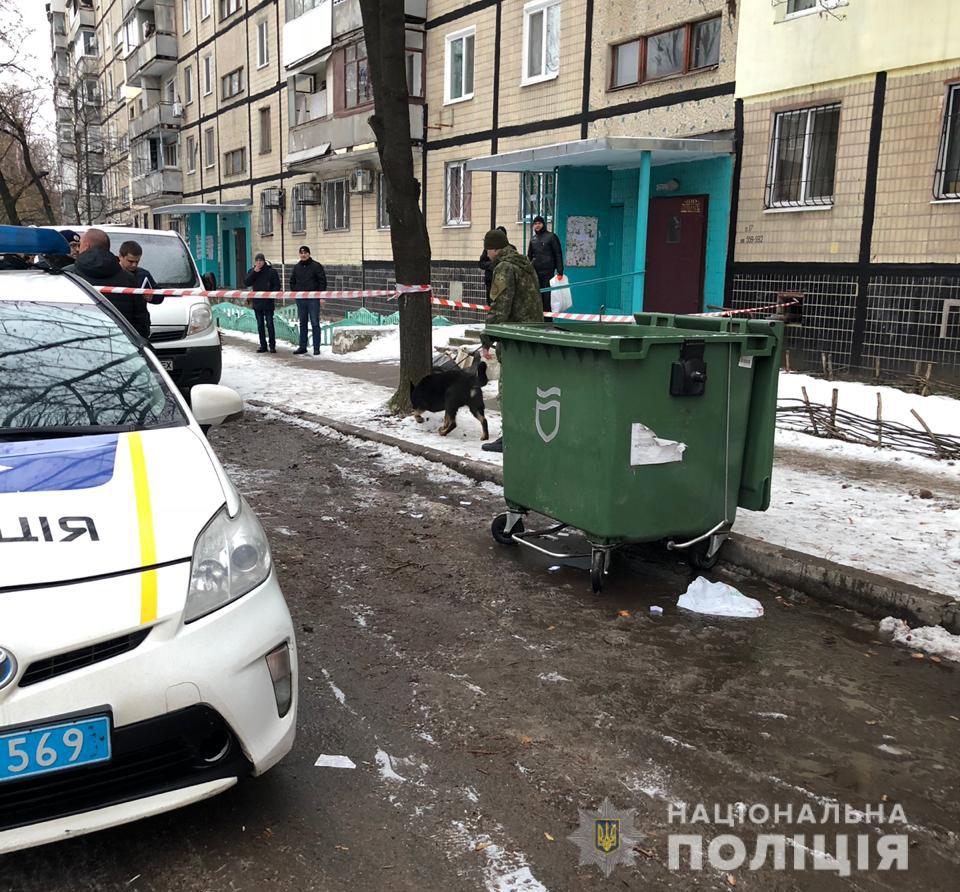 В Днепре обнаружили чемодан с трупом девушки в мусорном баке