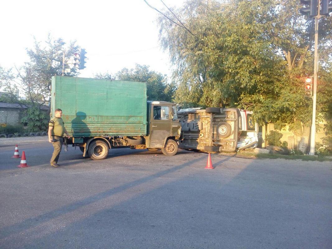 В Днепре произошло жуткое ДТП с машиной скорой помощи, есть пострадавшие (ФОТО, ВИДЕО)