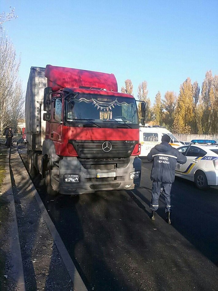 В Днепре столкнулись маршрутка и фура, пострадали 11 человек