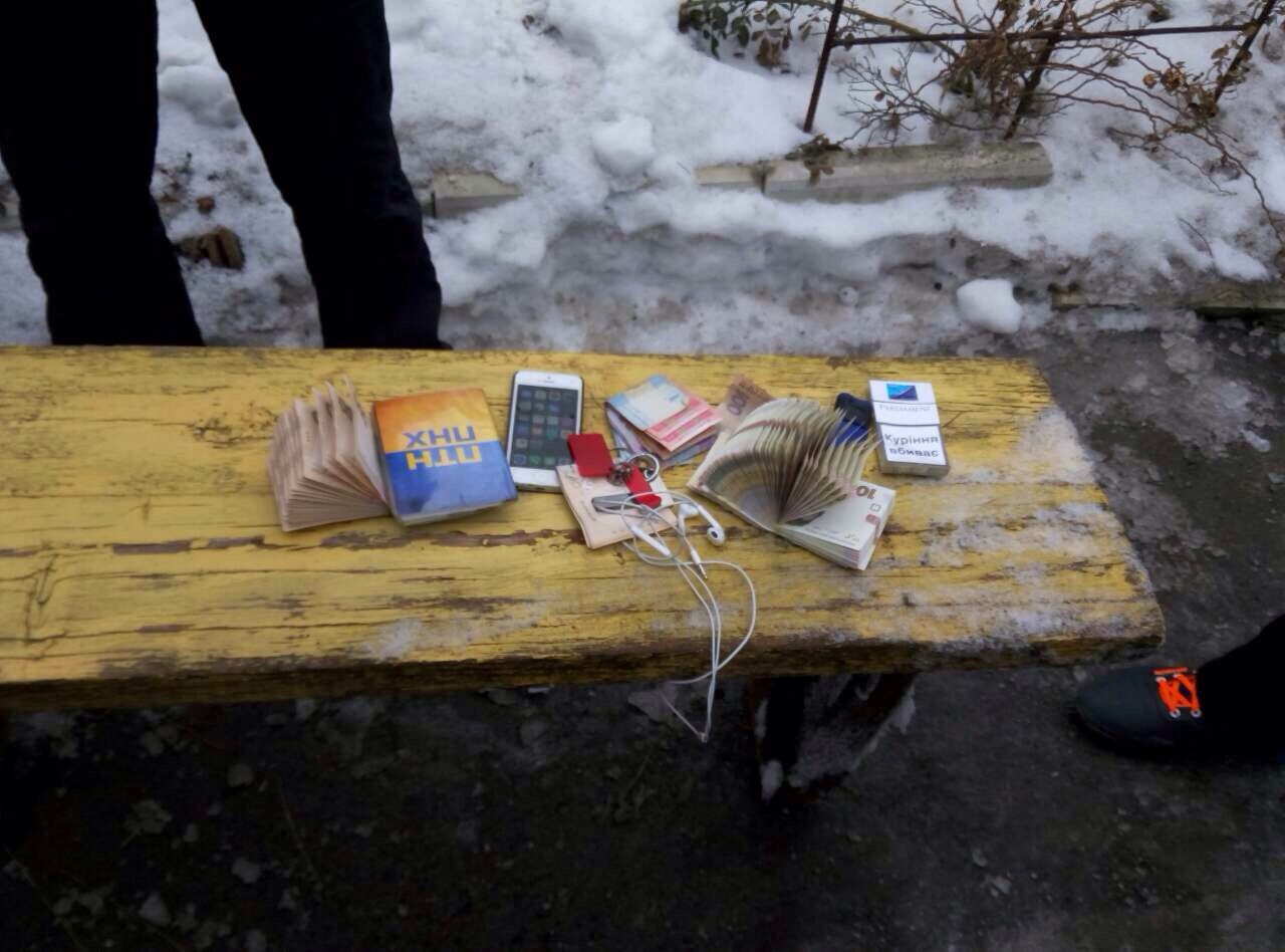 В Донецкой обл. мужчина, представляясь замкомандира добробата, вымогал деньги у людей
