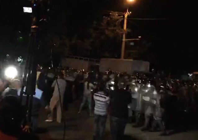 В Ереване полиция разогнала митинг у захваченного здания ППС