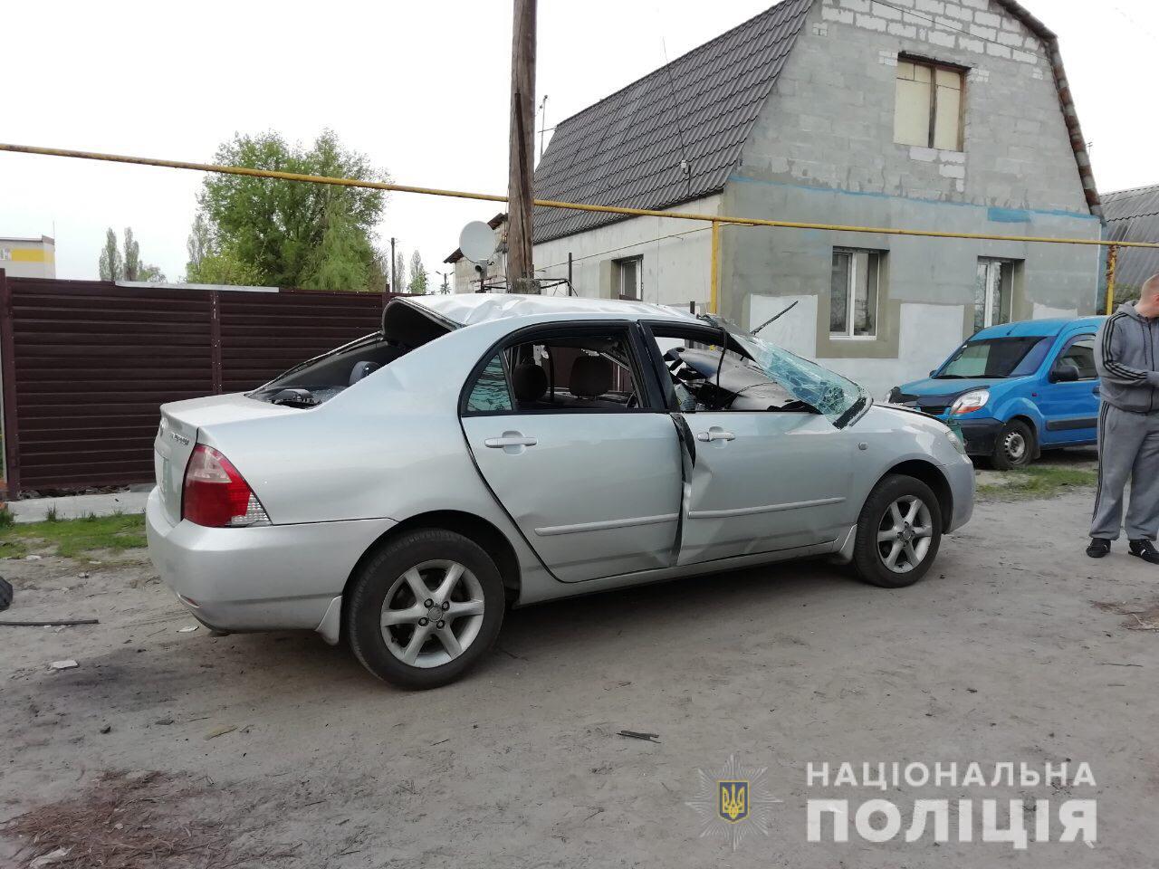 В Харькове мужчина бросил гранату в окно автомобиля, водителя госпитализировали