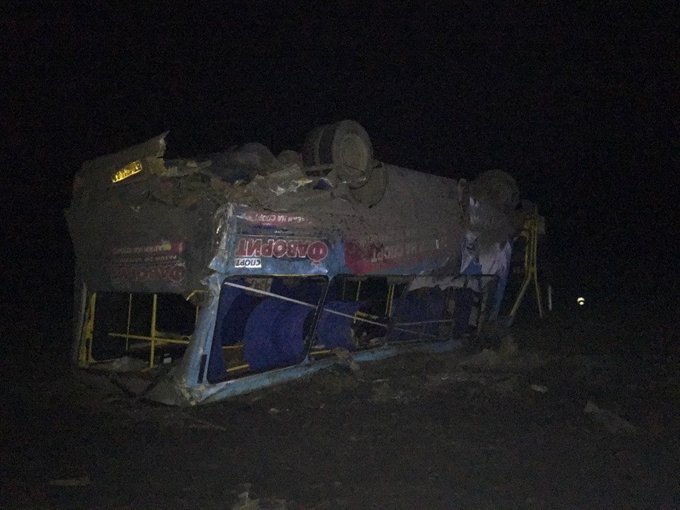 В Херсонской обл. грузовик протаранил автобус с пассажирами, есть пострадавшие
