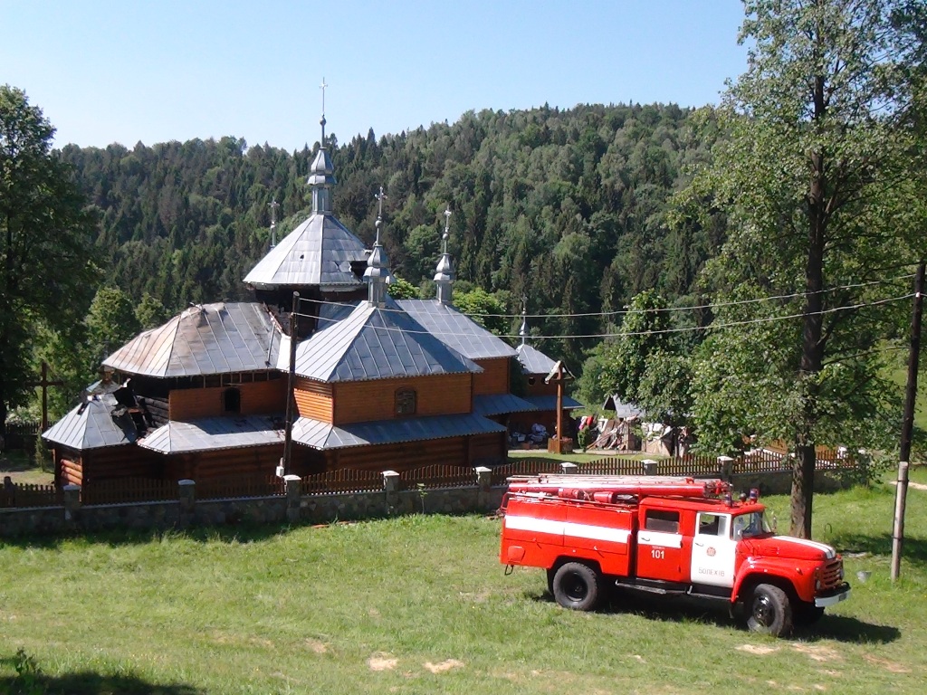 В Ивано-Франковской обл. горела церковь ХІХ века, - ГосЧС