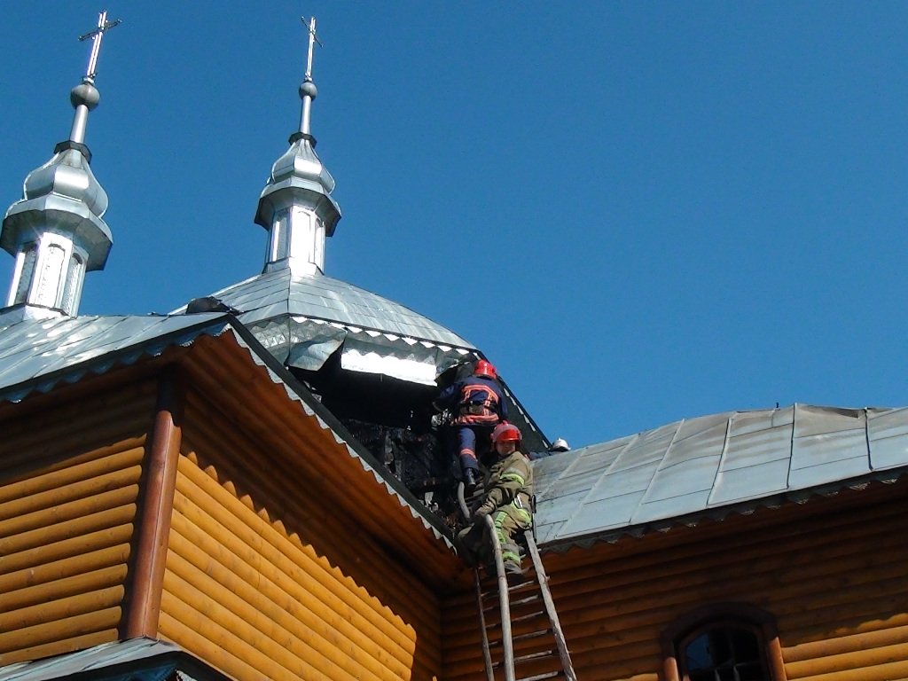 В Ивано-Франковской обл. горела церковь ХІХ века, - ГосЧС