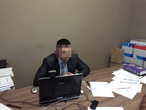 В Ивано-Франковской обл. замруководителя прокуратуры задержали на взятке в 2 тыс. долларов