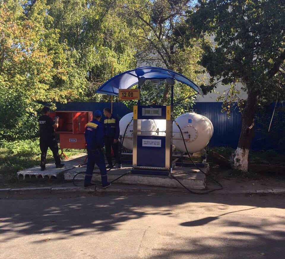 В Киеве демонтировали незаконную газовую заправку неподалеку от ядерного реактора