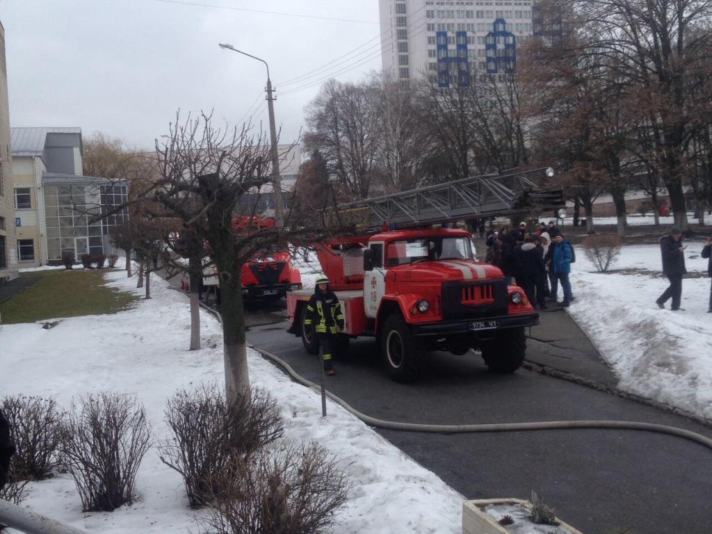 В Киеве горела подсобка в Национальном авиационном университете