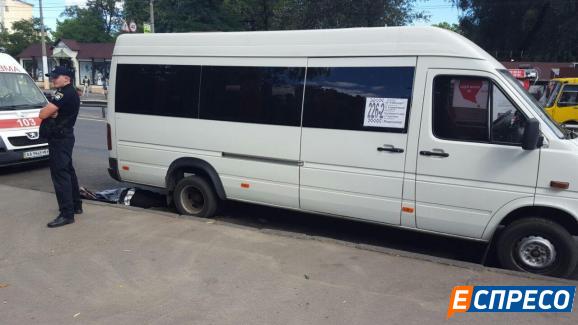 В Киеве маршрутка насмерть сбила женщину-пешехода