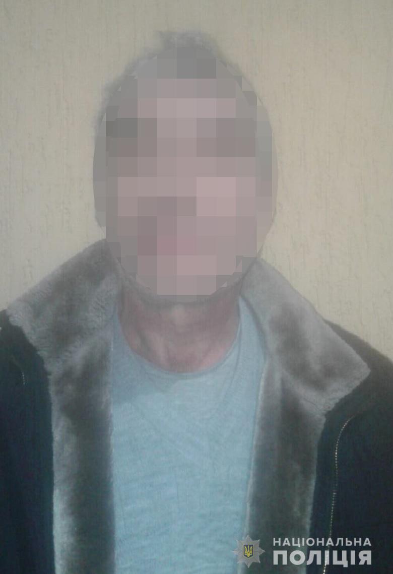 В Киеве мужчина предлагал продавцу продуктового магазина купить гранаты, правонарушителя задержали