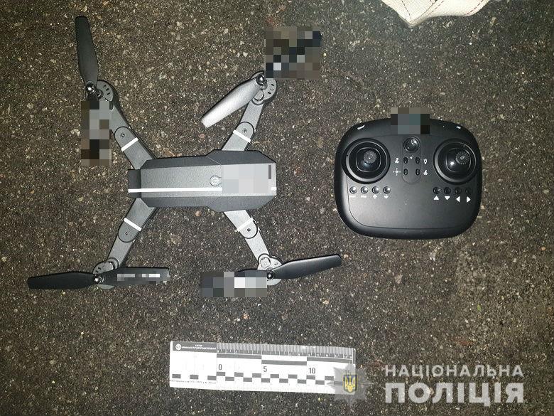 В Киеве мужчина пытался передать наркотики в СИЗО квадрокоптером