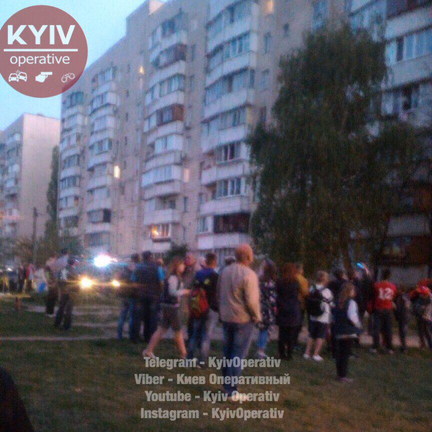 В Киеве на Борщаговке произошел пожар в многоэтажке