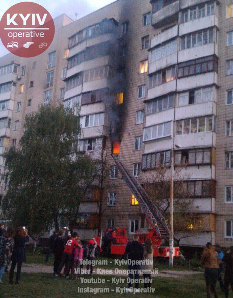 В Киеве на Борщаговке произошел пожар в многоэтажке
