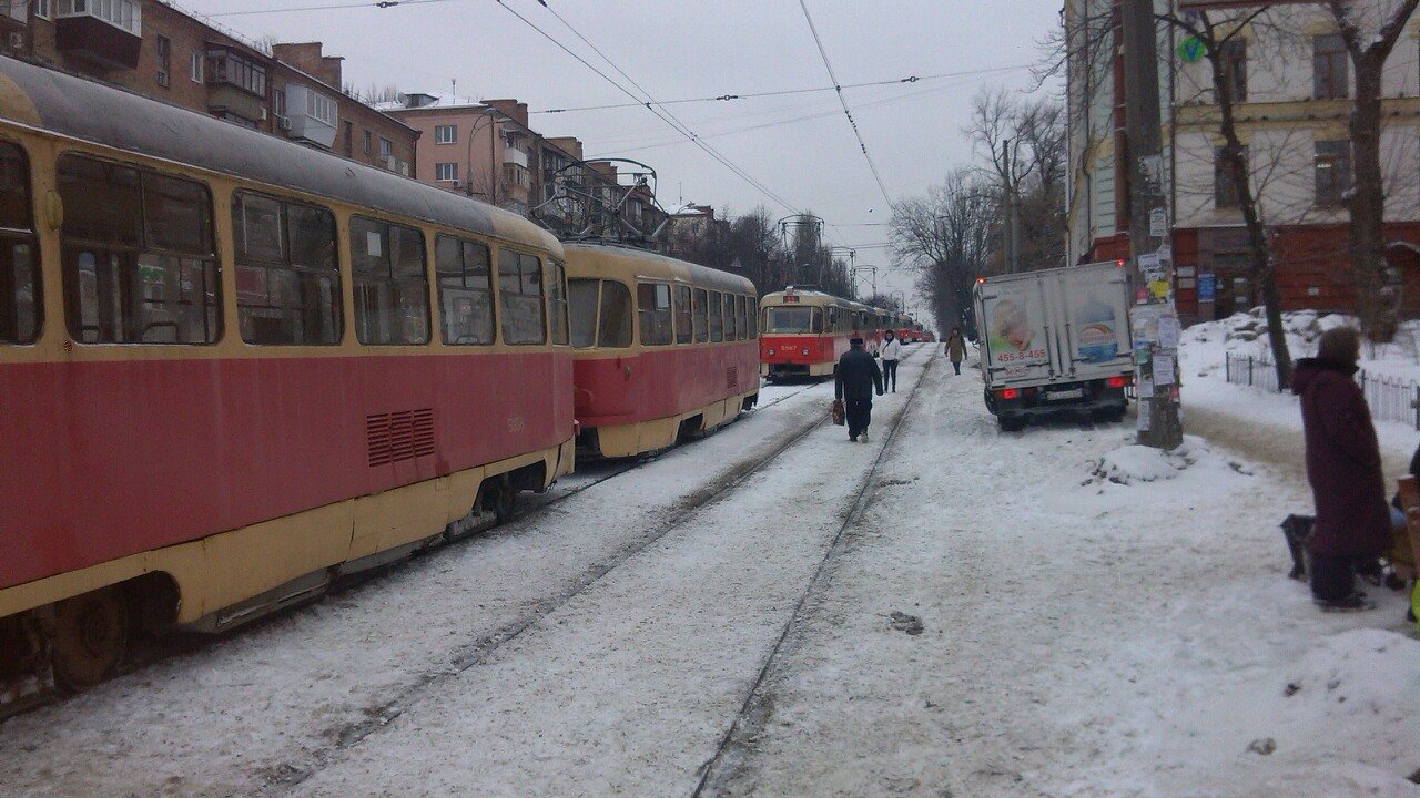 В Киеве на Лукьяновке образовалась пробка из 16 трамваев из-за ДТП