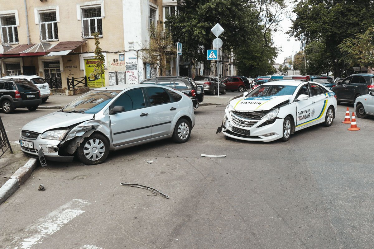 В Киеве на Подоле произошла авария с участием авто патрульных