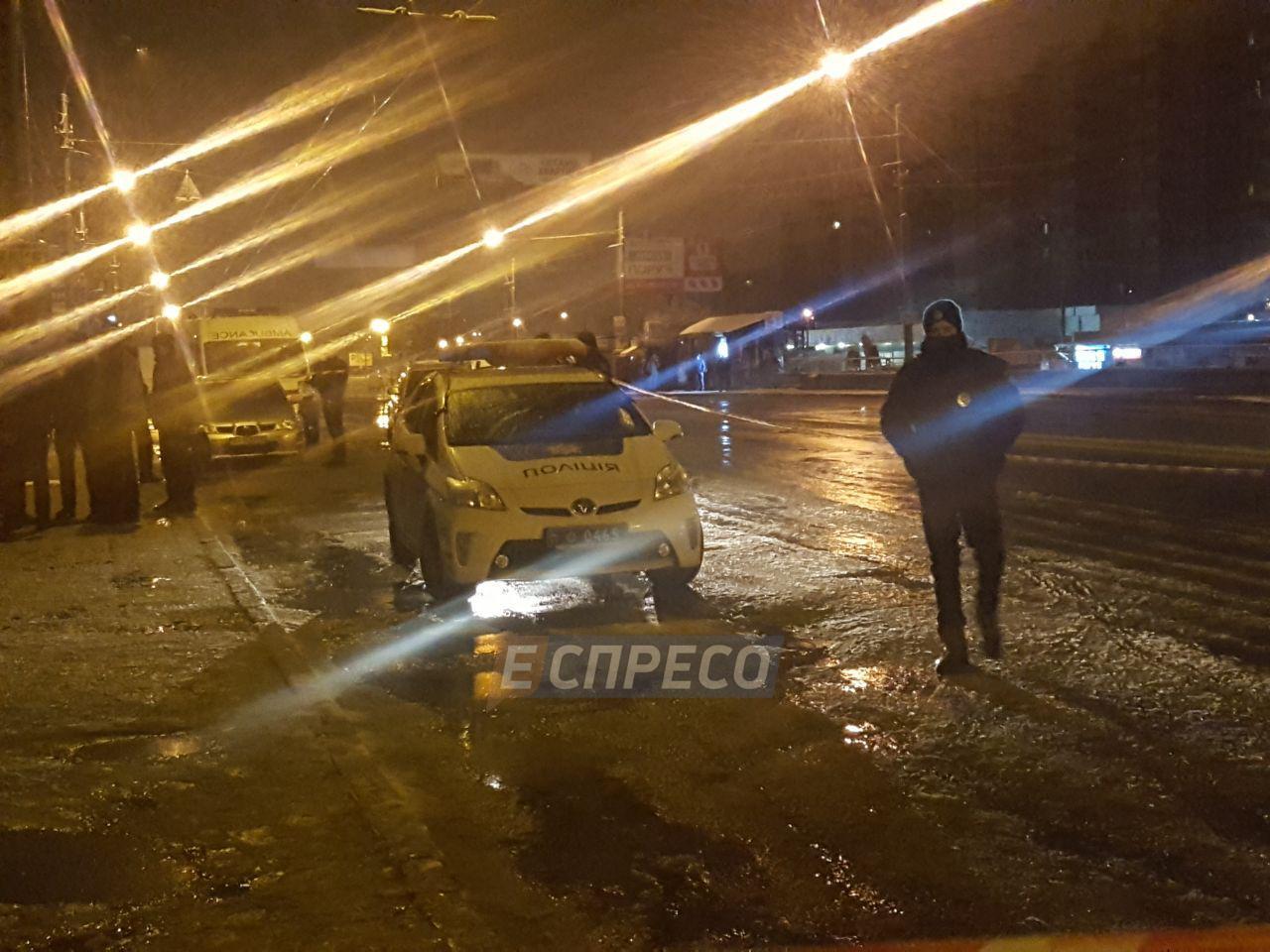 В Киеве на Троещине мужчина бросил взрывчатку в полицейского