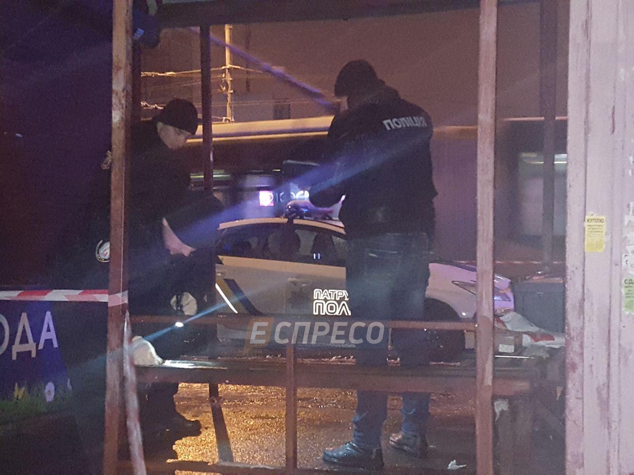В Киеве на Троещине мужчина бросил взрывчатку в полицейского