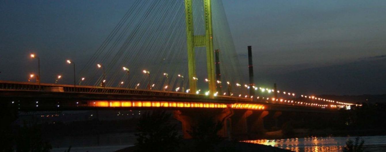 В Киеве ограничили движение на эстакаде Южного моста. Карта