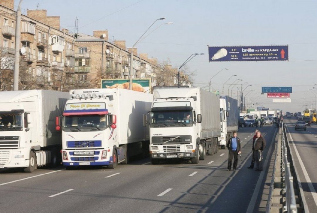 В Киеве ограничили въезд грузовиков