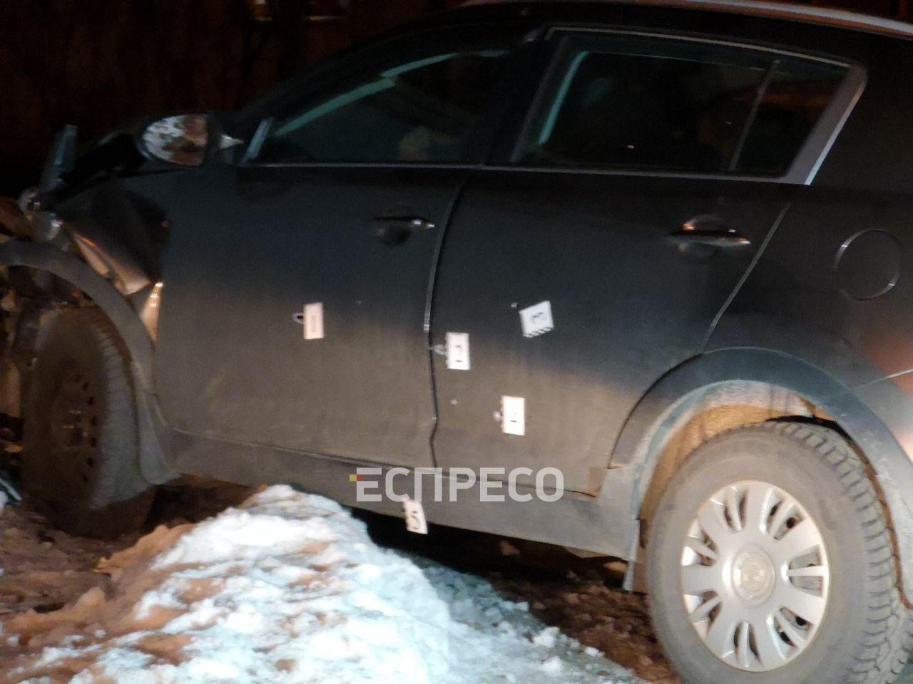 В Киеве полицейские обстреляли внедорожник, который не остановился по их требованию